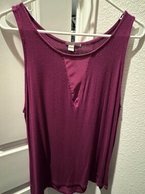 Halogen Sleeveless V-Neck Tank Top in Plum